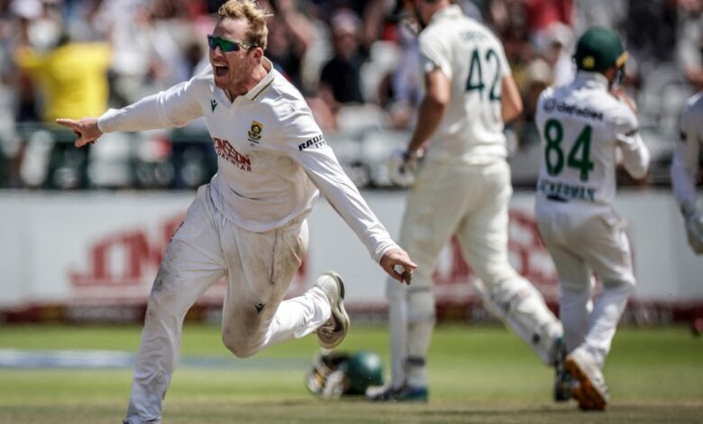 South Africa hammer Australia as Harmer takes career best bowling of 6-16